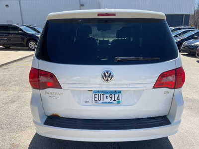 2011 Volkswagen Routan, $1999. Photo 6
