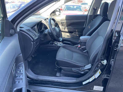 2015 Mitsubishi Outlander, $5999. Photo 9