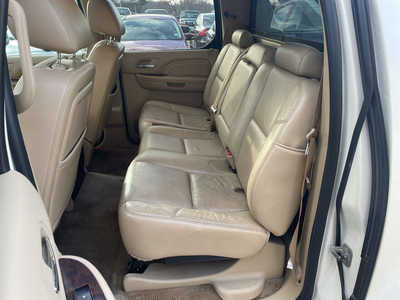 2010 Cadillac Escalade EXT, $7999. Photo 11