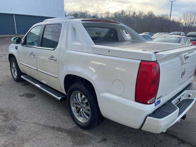 2010 Cadillac Escalade EXT, $7999. Photo 5