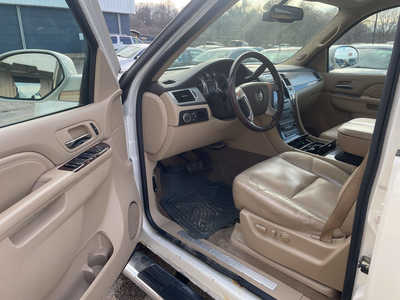 2010 Cadillac Escalade EXT, $7999. Photo 8
