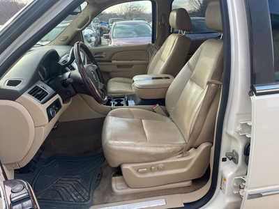2010 Cadillac Escalade EXT, $7999. Photo 9