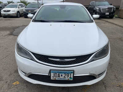 2015 Chrysler 200, $2999. Photo 3