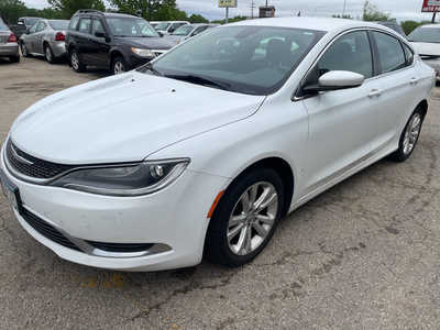 2015 Chrysler 200, $2999. Photo 4