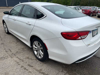 2015 Chrysler 200, $2999. Photo 5