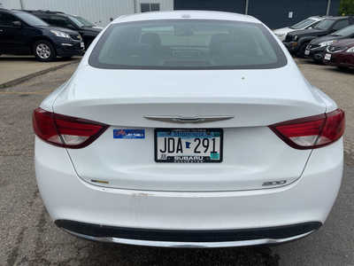 2015 Chrysler 200, $2999. Photo 6