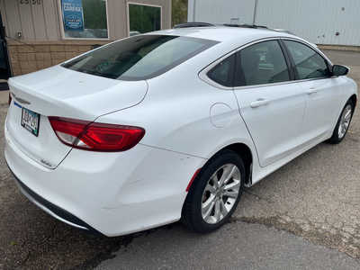 2015 Chrysler 200, $2999. Photo 7