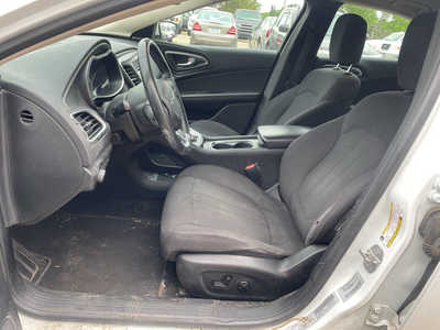 2015 Chrysler 200, $2999. Photo 9