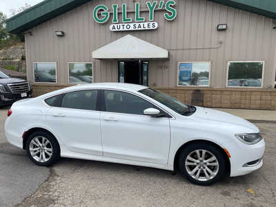 2015 Chrysler 200, $2999. Photo 1