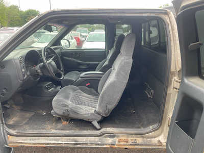 2000 Chevrolet S-10 Ext Cab, $1999. Photo 12