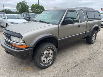 2000 Chevrolet S-10 Ext Cab, $1999. Photo 4