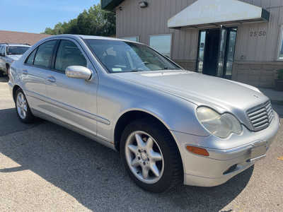 2001 Mercedes-Benz C-Class, $2999. Photo 2