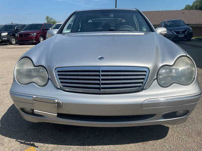 2001 Mercedes-Benz C-Class, $2999. Photo 3