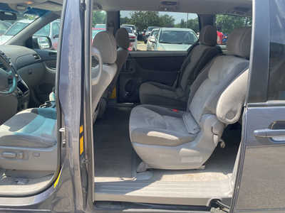 2007 Toyota Sienna, $2999. Photo 11