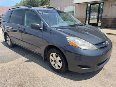 2007 Toyota Sienna, $2999. Photo 2