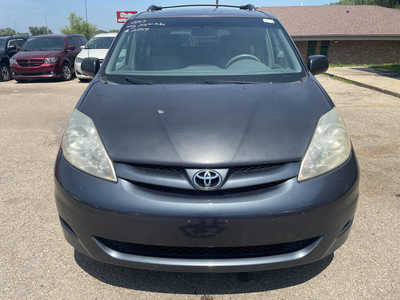 2007 Toyota Sienna, $2999. Photo 3
