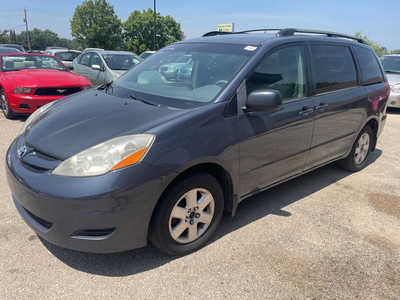 2007 Toyota Sienna, $2999. Photo 4