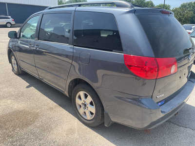 2007 Toyota Sienna, $2999. Photo 5