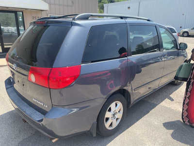 2007 Toyota Sienna, $2999. Photo 7