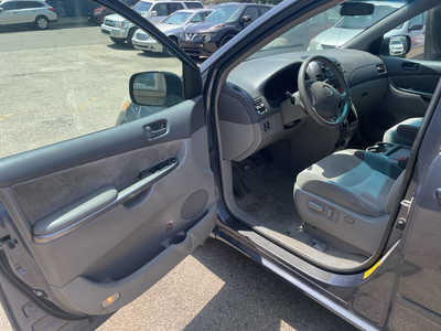 2007 Toyota Sienna, $2999. Photo 8