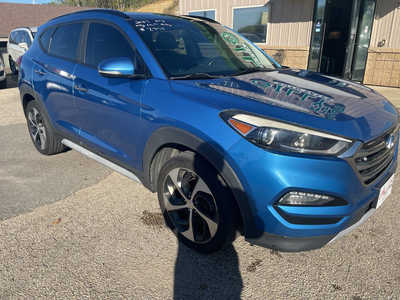 2017 Hyundai Tucson, $7999. Photo 2