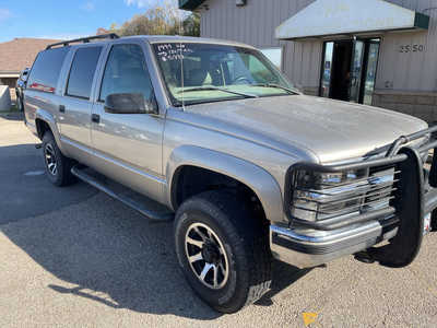 1999 Chevrolet Suburban, $5999. Photo 2