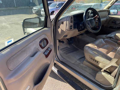 1999 Chevrolet Suburban, $5999. Photo 8