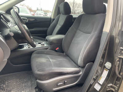 2015 Nissan Pathfinder, $4999. Photo 11