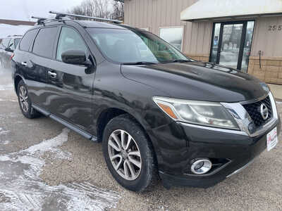 2015 Nissan Pathfinder, $4999. Photo 2