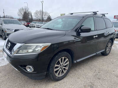 2015 Nissan Pathfinder, $4999. Photo 4