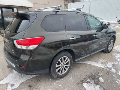 2015 Nissan Pathfinder, $4999. Photo 7