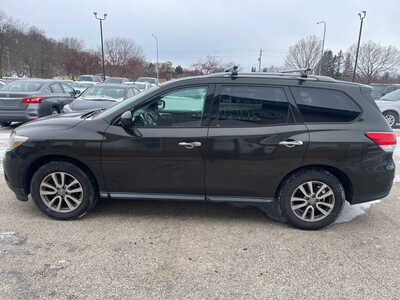 2015 Nissan Pathfinder, $4999. Photo 8