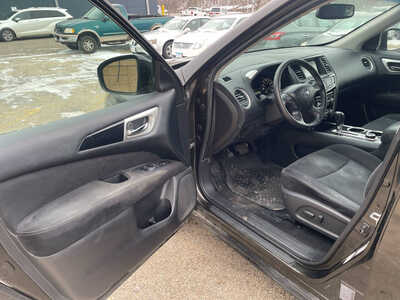 2015 Nissan Pathfinder, $4999. Photo 9