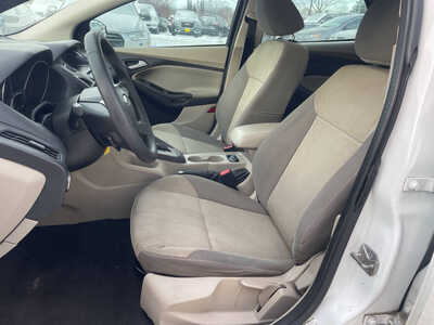 2014 Ford Focus, $3999. Photo 9