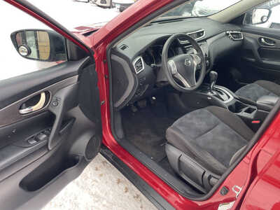 2015 Nissan Rogue, $5999. Photo 9