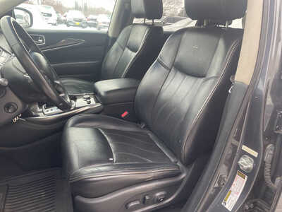 2013 Infiniti JX35, $3999. Photo 10