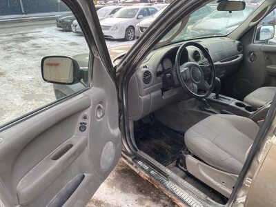 2004 Jeep Liberty, $2999. Photo 9