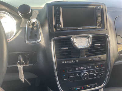 2012 Chrysler Town & Country, $399. Photo 11
