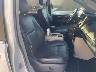 2012 Chrysler Town & Country, $399. Photo 5