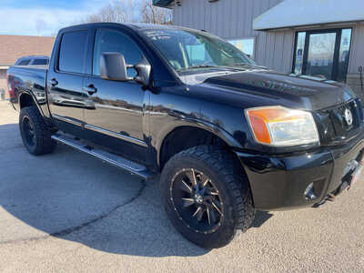 2014 Nissan Titan, $10999. Photo 2