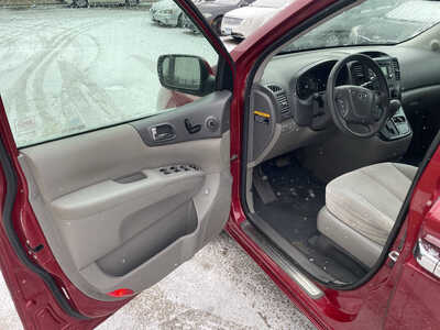 2011 Kia Sedona, $1999. Photo 9