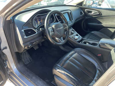 2015 Chrysler 200, $2999. Photo 12