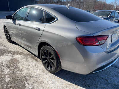 2015 Chrysler 200, $2999. Photo 5