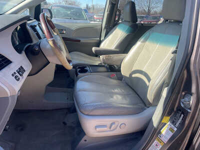 2011 Toyota Sienna, $5999. Photo 11