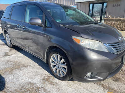 2011 Toyota Sienna, $5999. Photo 2