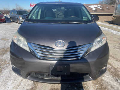 2011 Toyota Sienna, $5999. Photo 3