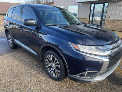 2018 Mitsubishi Outlander, $7999. Photo 2