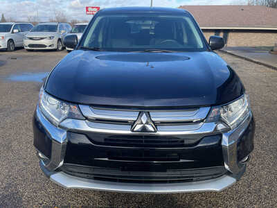 2018 Mitsubishi Outlander, $7999. Photo 3