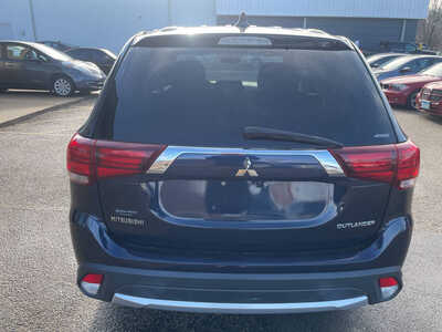2018 Mitsubishi Outlander, $7999. Photo 6