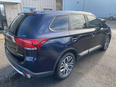 2018 Mitsubishi Outlander, $7999. Photo 7